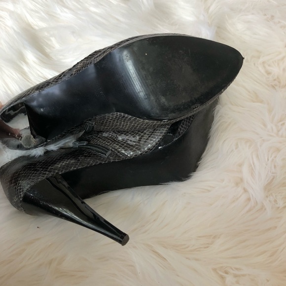 Nine West Snakeskin Point Toe Bootie Size 10 - Picture 5 of 5